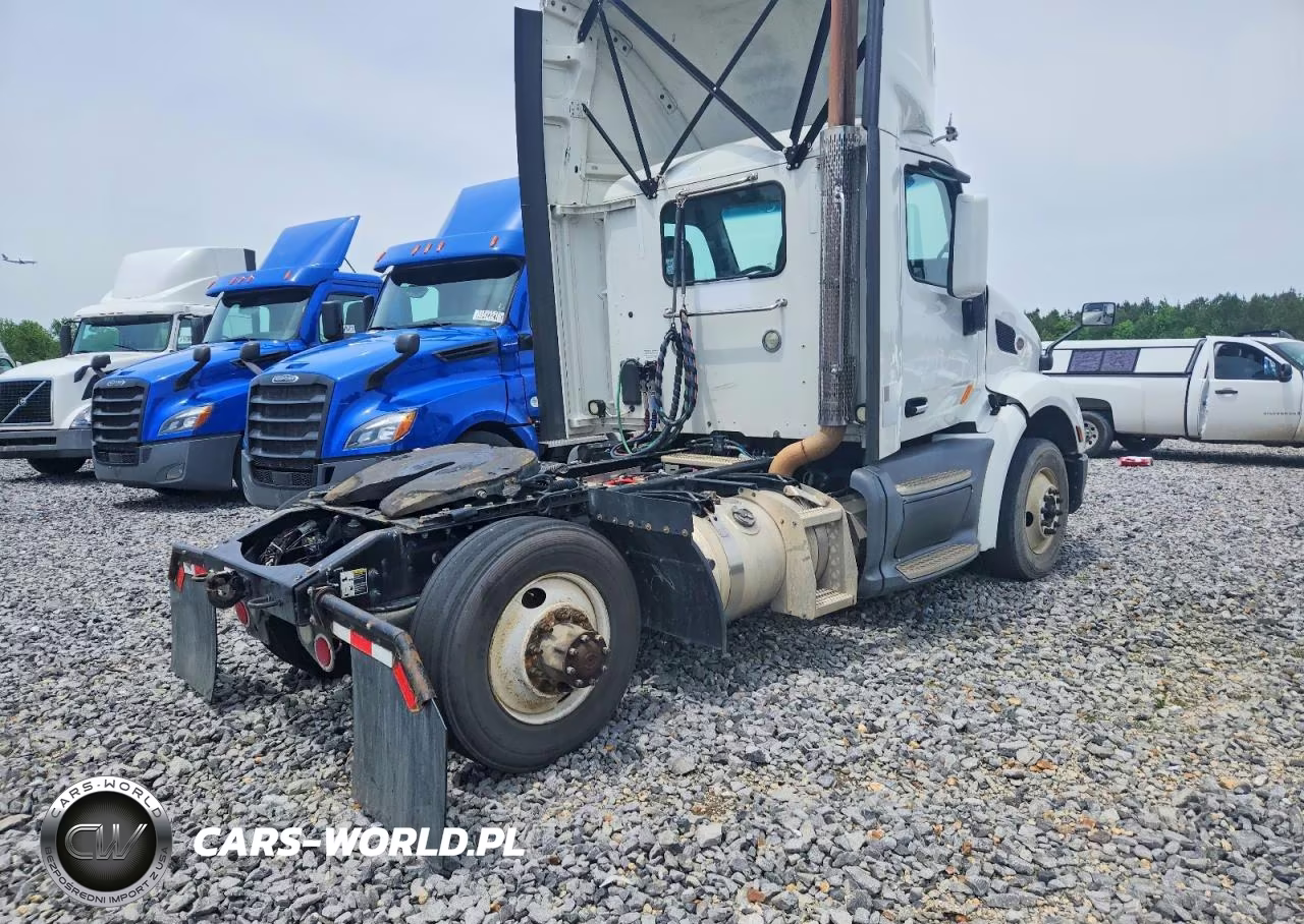 2018 Peterbilt 579 Semi Truck VIN:1XPBA48X0JD477356 - 4