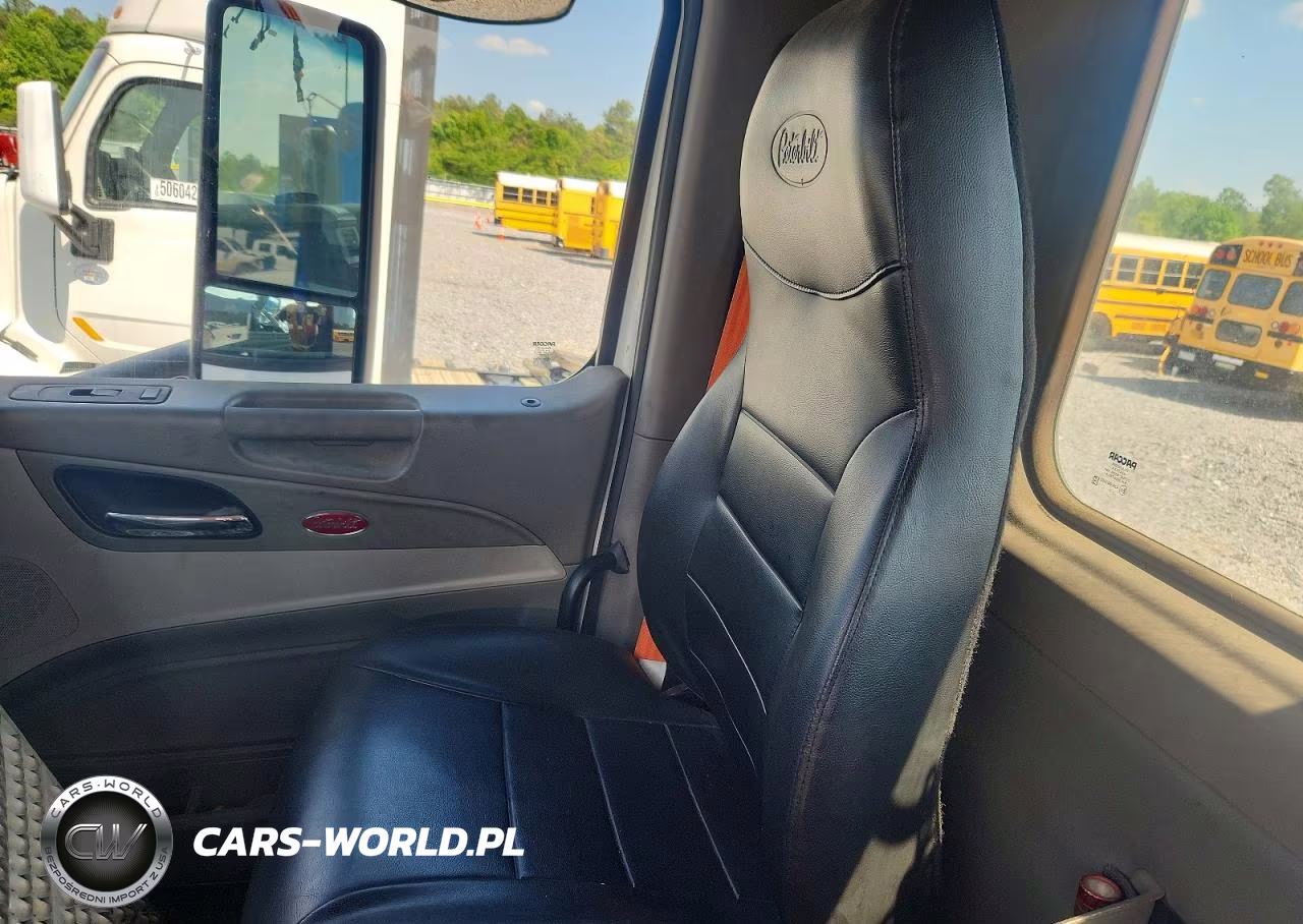 2018 Peterbilt 579 Semi Truck VIN:1XPBA48X0JD477356 - 5
