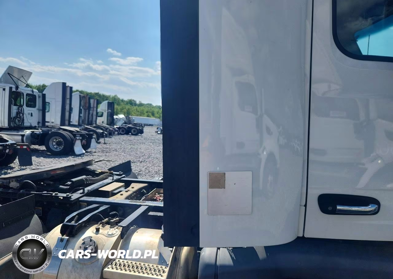 2018 Peterbilt 579 Semi Truck VIN:1XPBA48X0JD477356 - 6