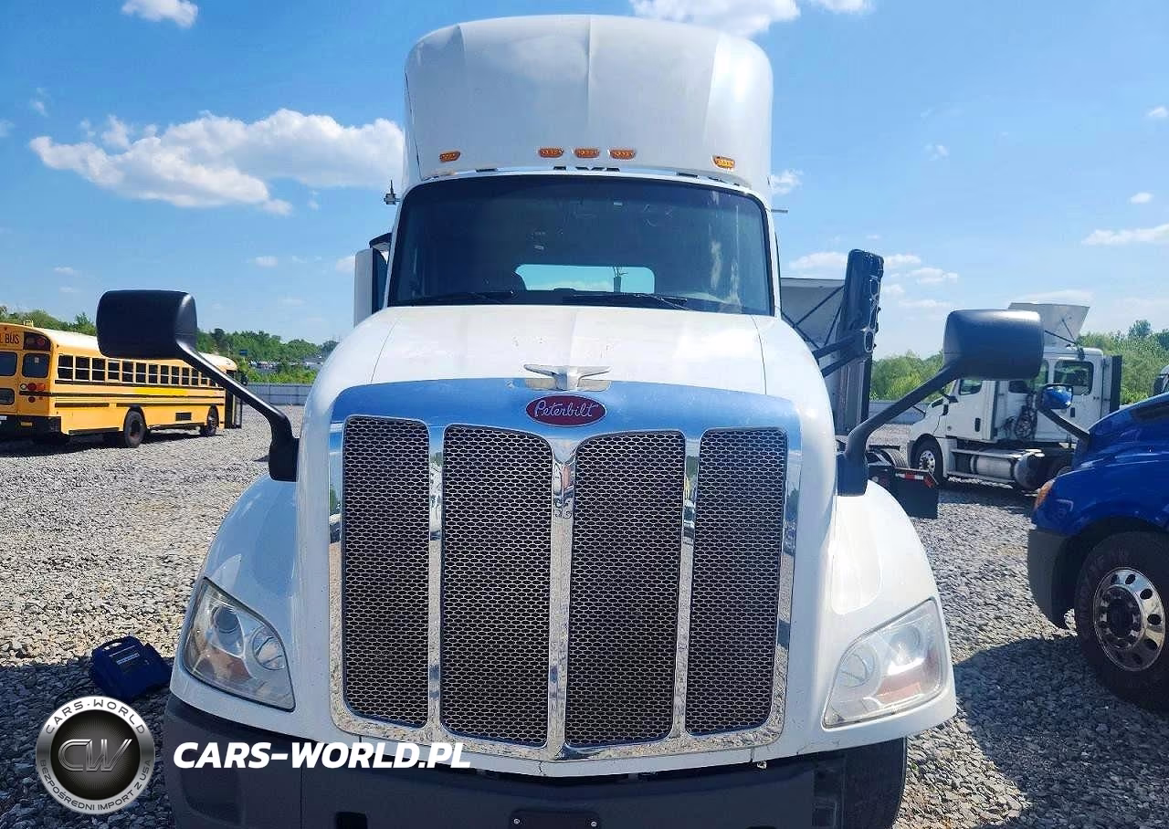 2018 Peterbilt 579 Semi Truck VIN:1XPBA48X0JD477356 - 9
