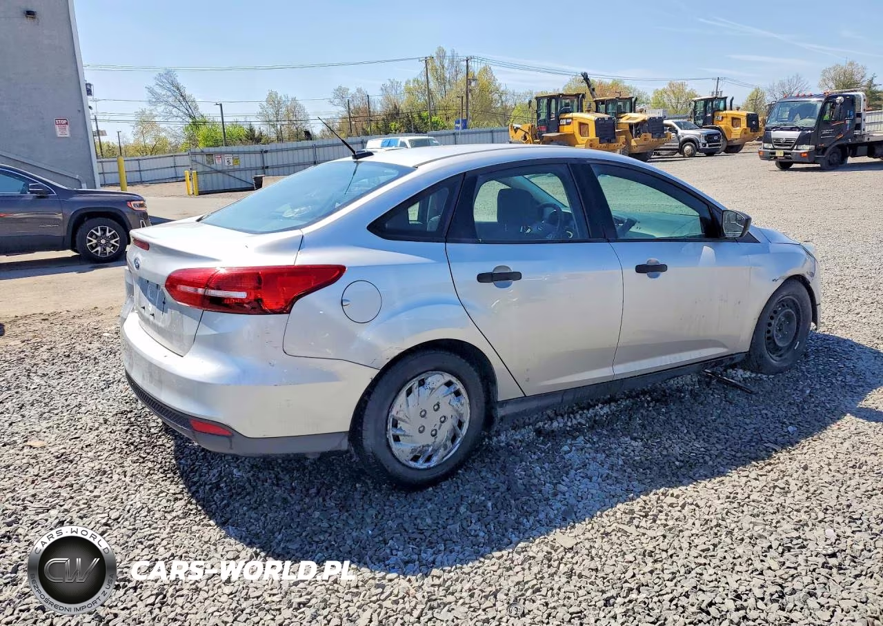 2015 Ford Focus S VIN:1FADP3E22FL286309 - 3