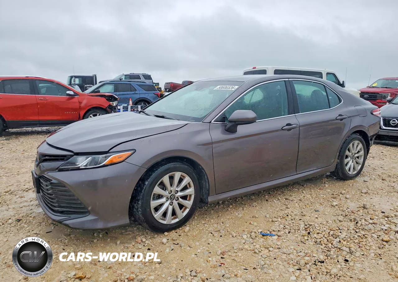 2018 Toyota Camry Le – zdjęcie 1 z 12