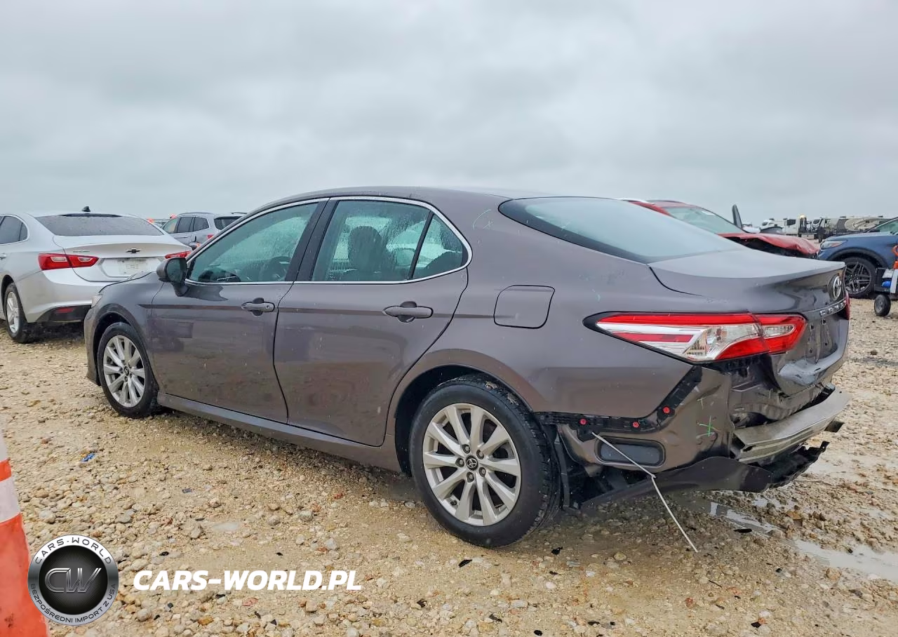 2018 Toyota Camry Le VIN:4T1B11HK6JU673625 - 2