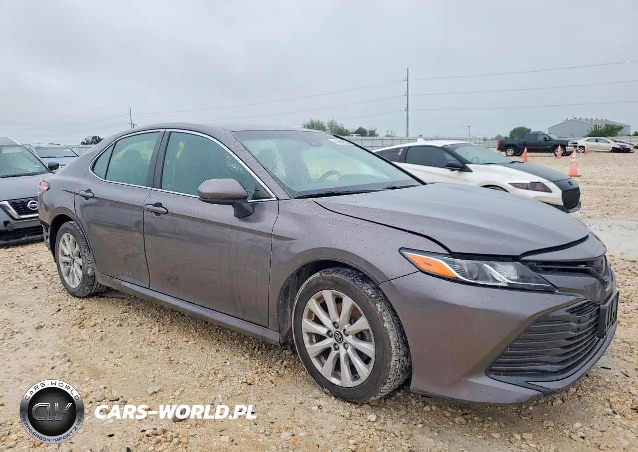 2018 Toyota Camry Le VIN:4T1B11HK6JU673625 - 4