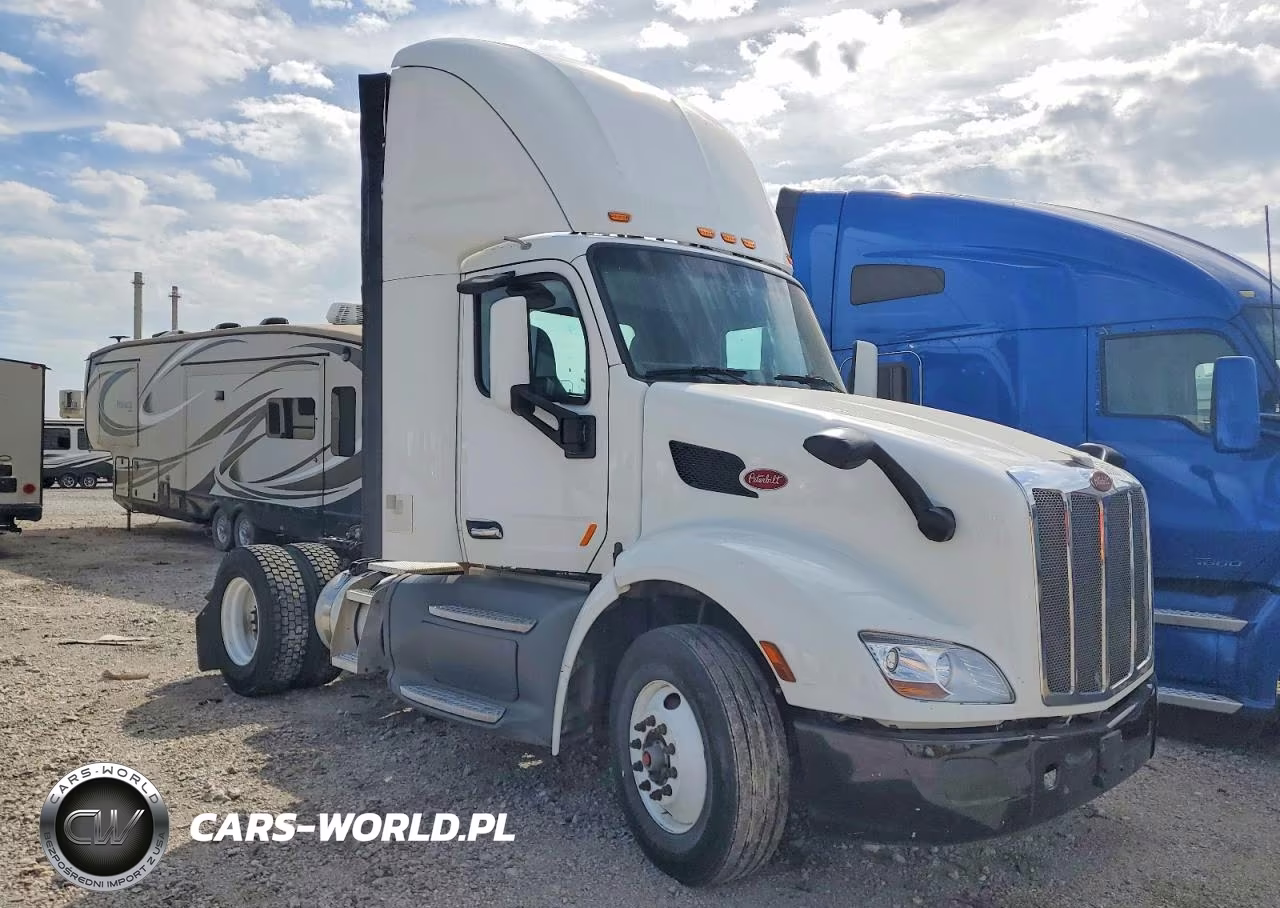 2017 Peterbilt 579 Semi Truck