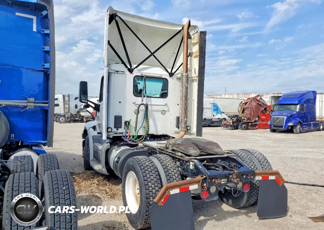 2017 Peterbilt 579 Semi Truck VIN:1XPBA48X3HD428758 - 3