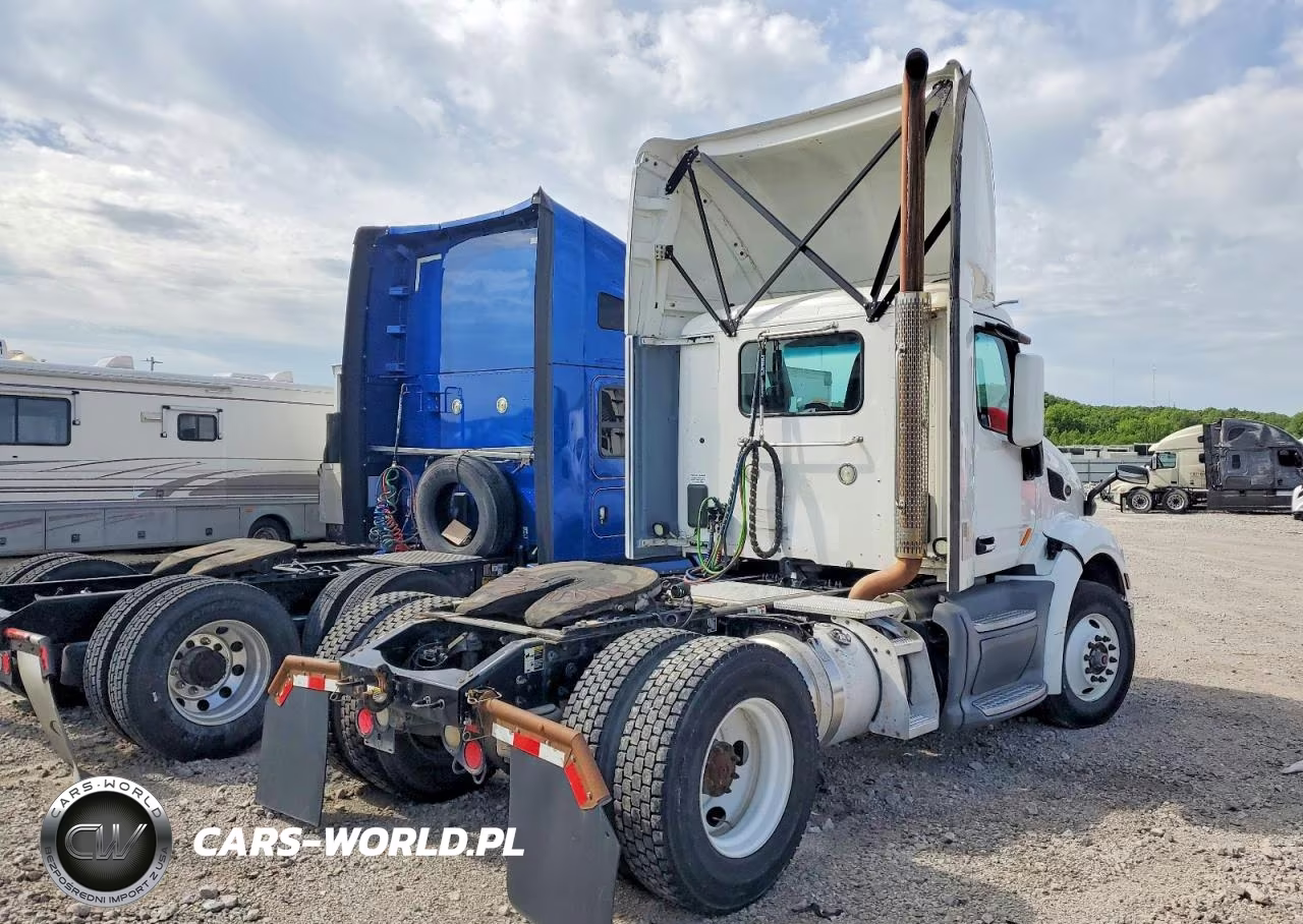 2017 Peterbilt 579 Semi Truck VIN:1XPBA48X3HD428758 - 4