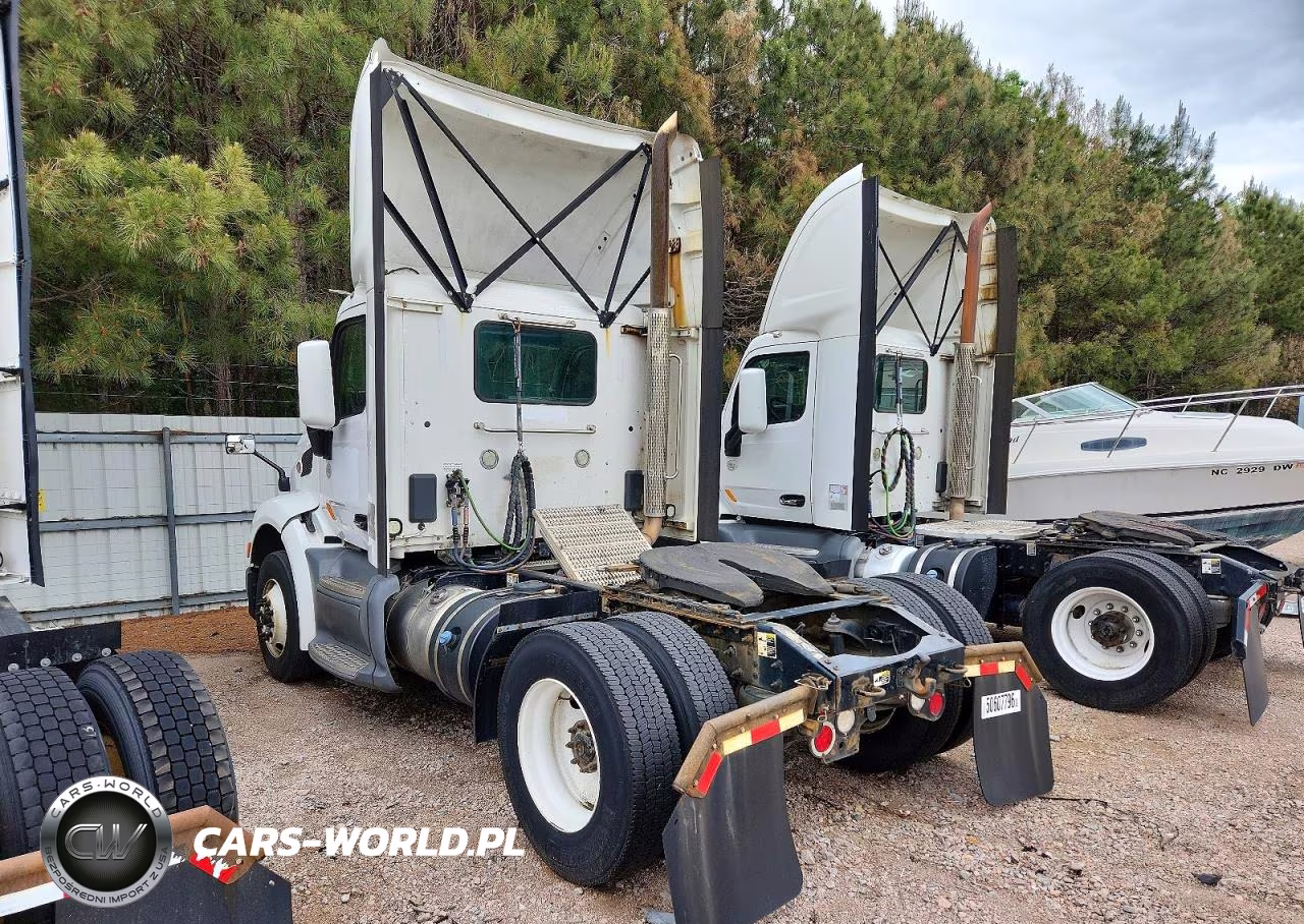 2018 Peterbilt 579 Semi Truck VIN:1XPBA48X1JD477673 - 3