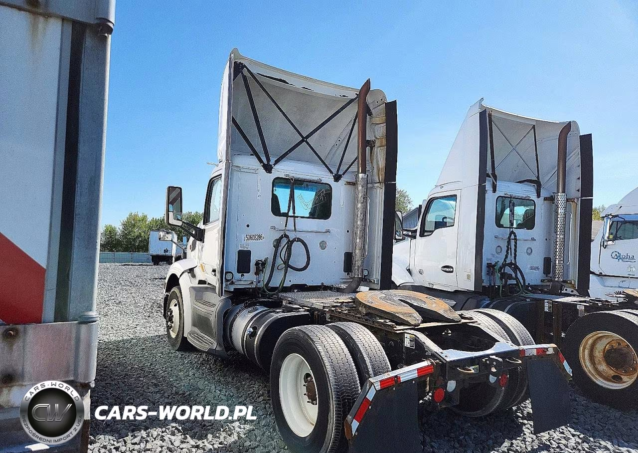 2017 Peterbilt 579 Semi Truck VIN:1XPBA48X8HD428982 - 3