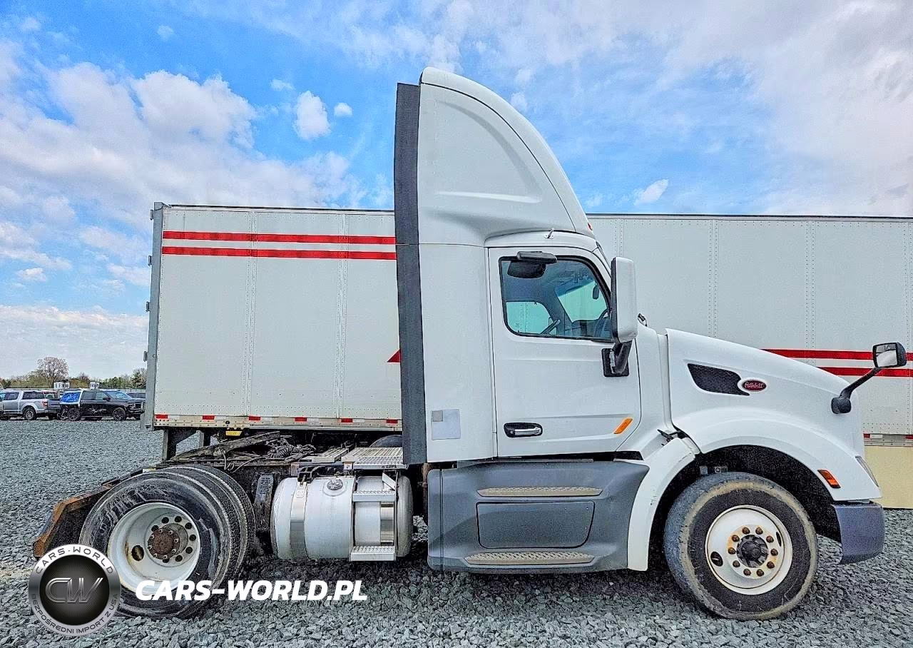 2017 Peterbilt 579 Semi Truck VIN:1XPBA48X8HD428982 - 9