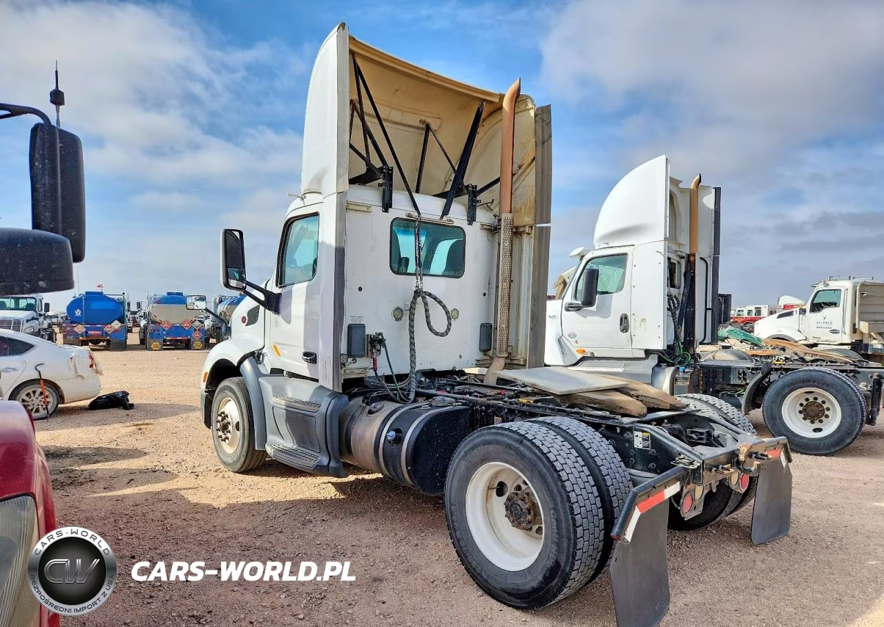 2016 Peterbilt 579 Semi Truck VIN:1XPBA48X6GD339846 - 3
