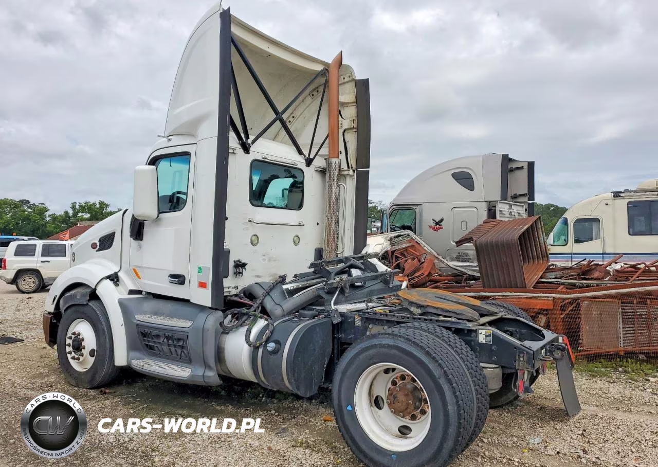 2017 Peterbilt 579 Semi Truck VIN:1XPBA48X7HD428911 - 3