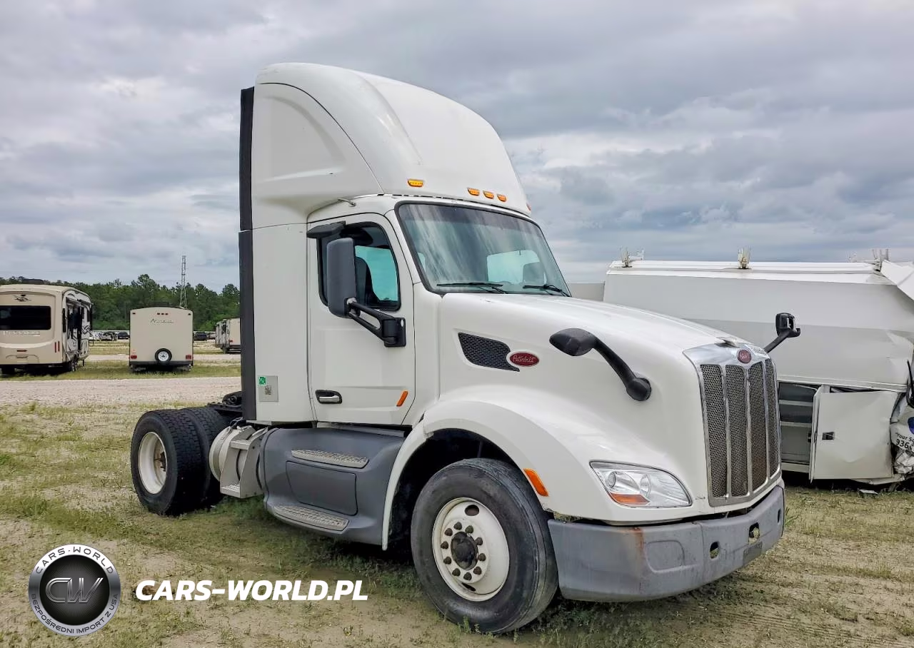 2017 Peterbilt 579 Semi Truck