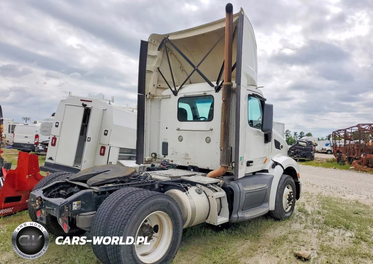 2017 Peterbilt 579 Semi Truck VIN:1XPBA48X6HD428995 - 4