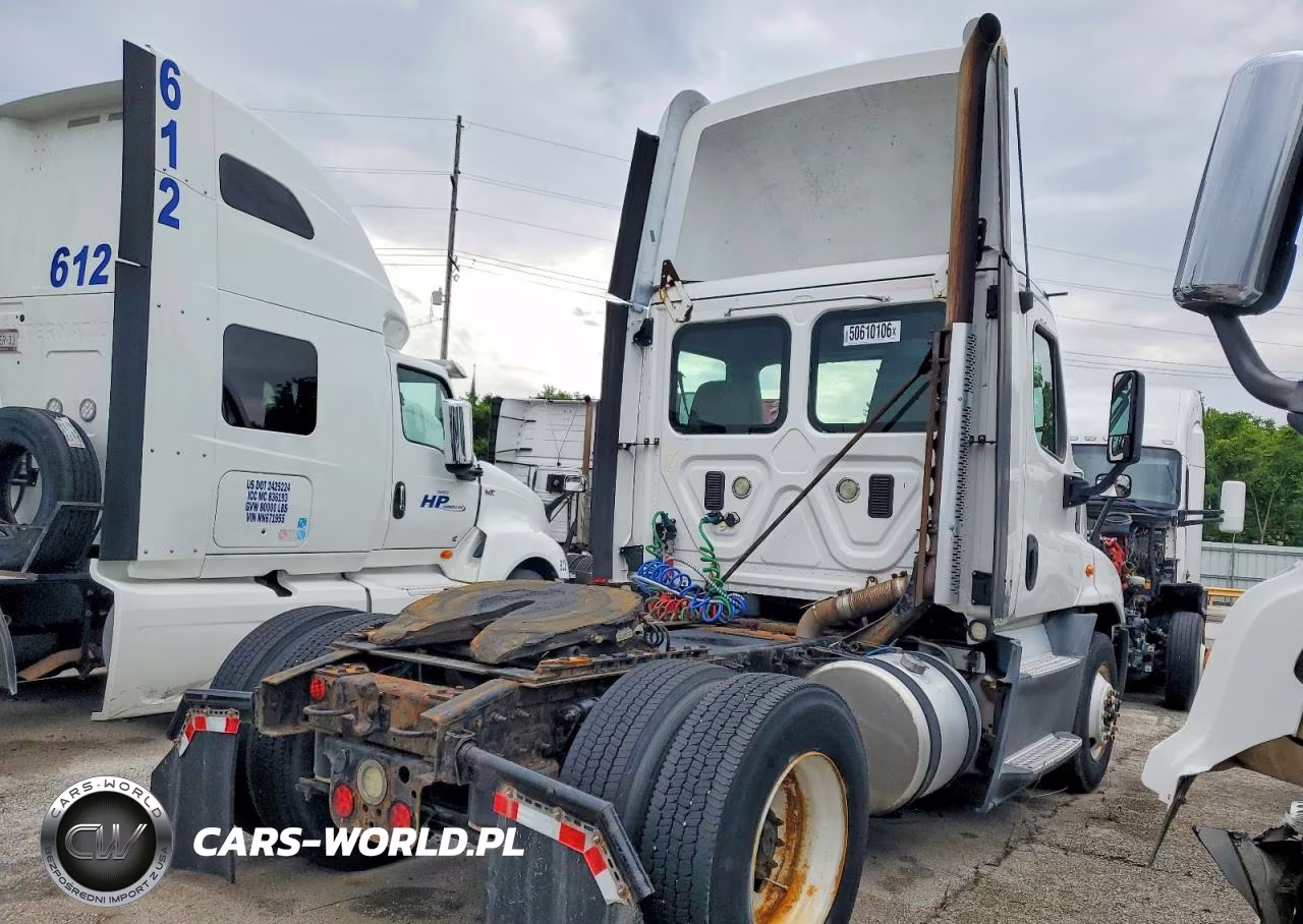 2016 Freightliner Cascadia 125 Semi Truck VIN:1FUBGEDV1GLHC5761 - 4