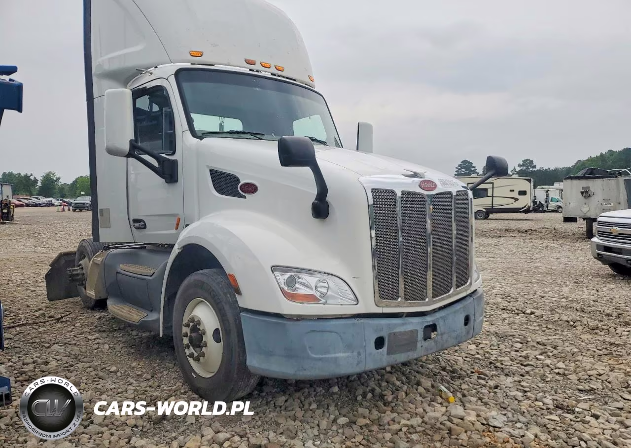 2017 Peterbilt 579 Semi Truck