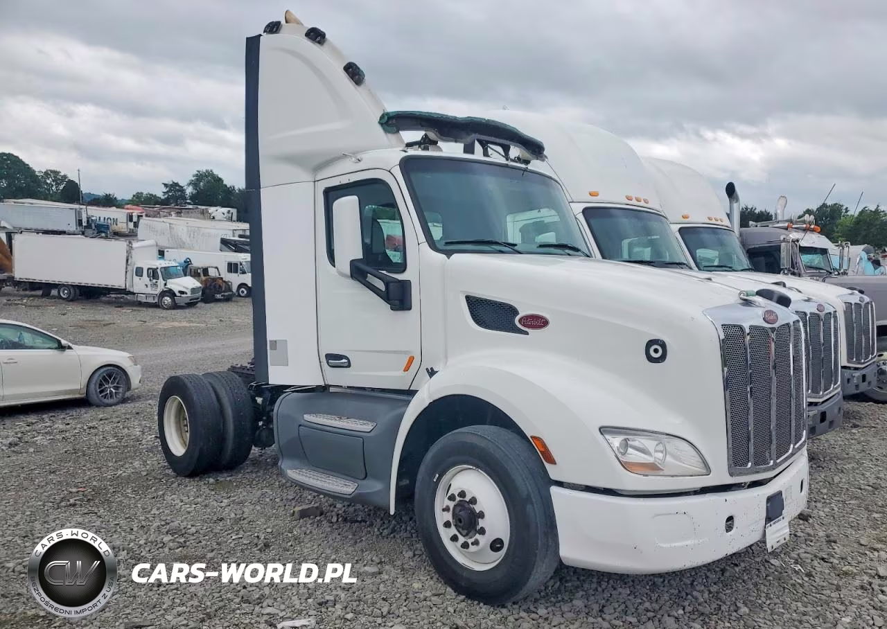 2017 Peterbilt 579 Semi Truck