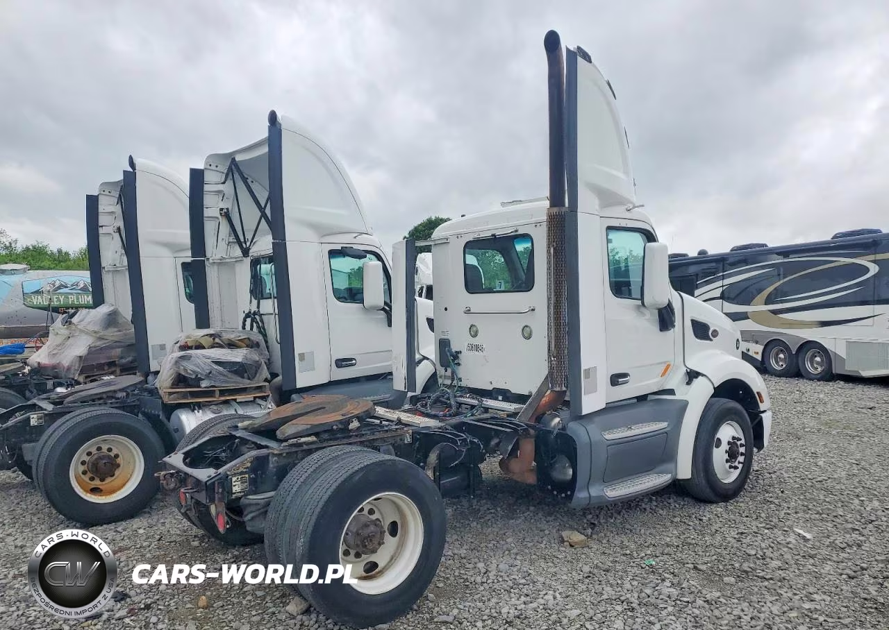 2017 Peterbilt 579 Semi Truck VIN:1XPBA48X1HD428449 - 4