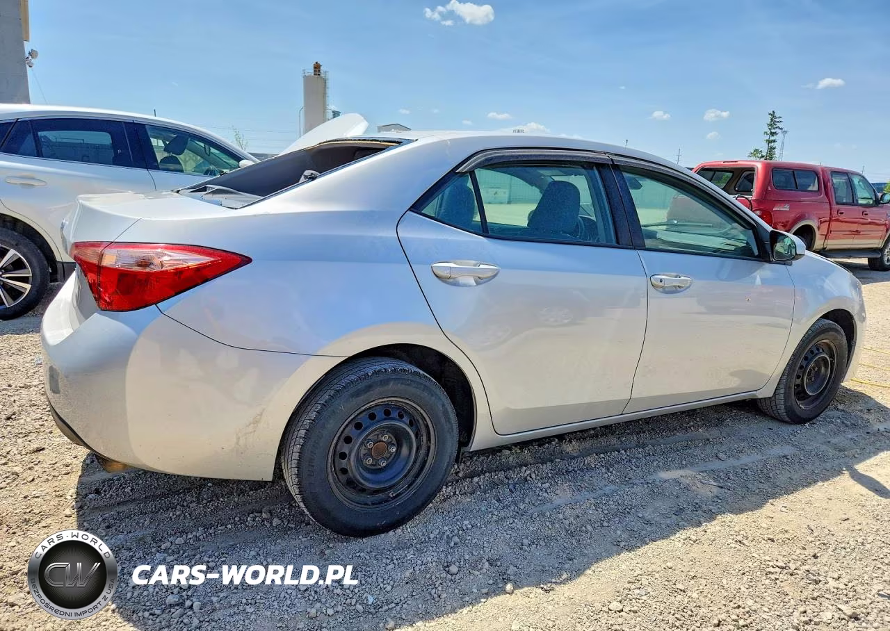 2018 Toyota Corolla L VIN:5YFBURHE6JP775914 - 3
