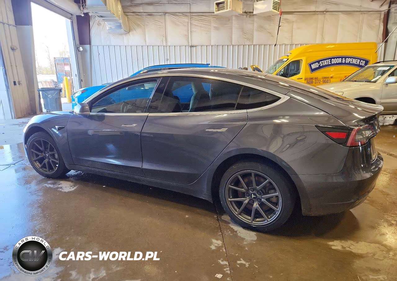 2018 Tesla Model 3 VIN:5YJ3E1EB6JF085606 - 2