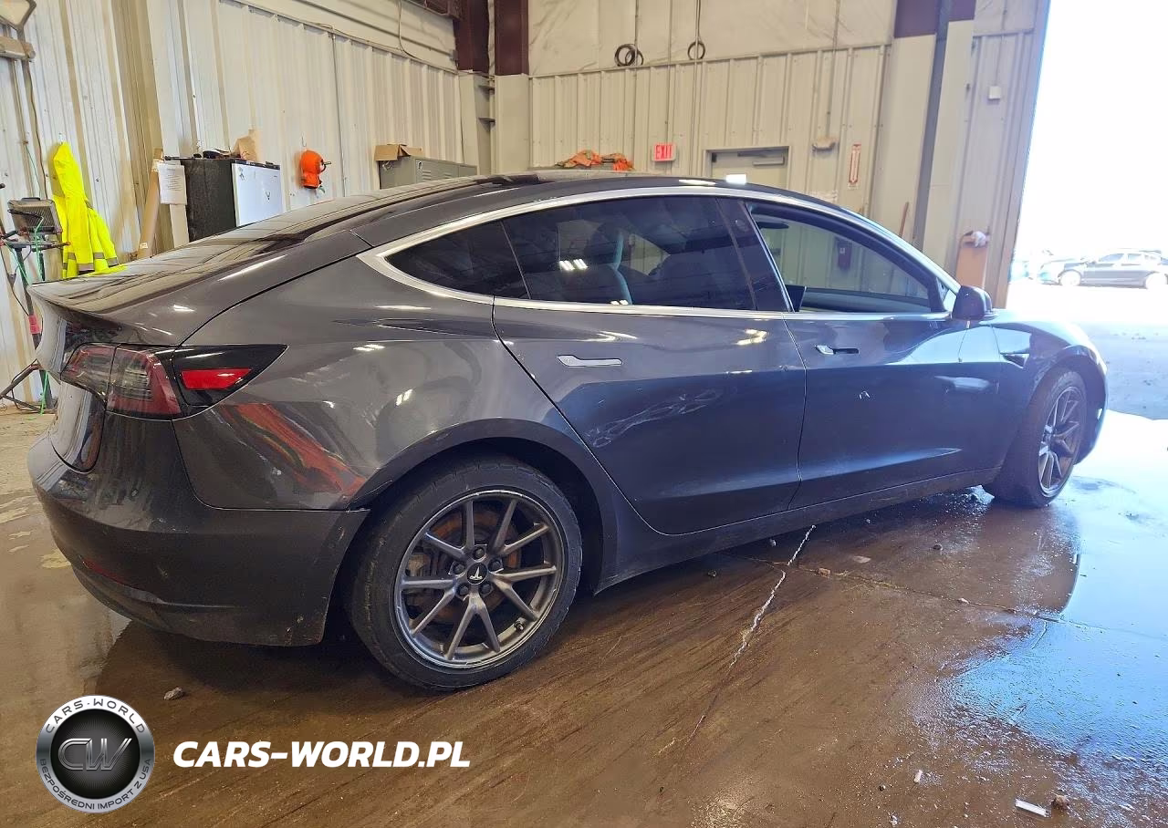 2018 Tesla Model 3 VIN:5YJ3E1EB6JF085606 - 3