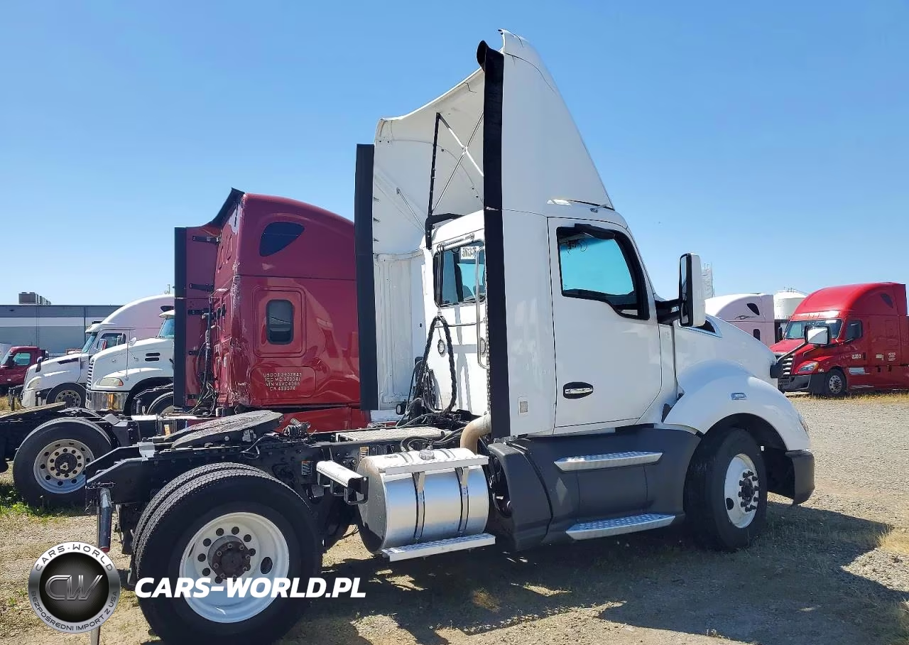 2017 Kenworth T680 Semi Truck VIN:1XKYA48XXHJ160373 - 4