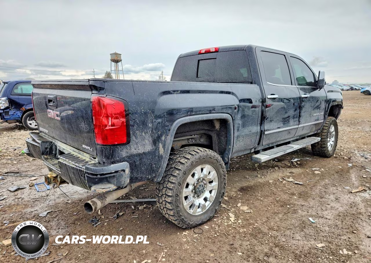 2017 GMC Sierra K2500 Denali VIN:1GT12UEY7HF192109 - 3