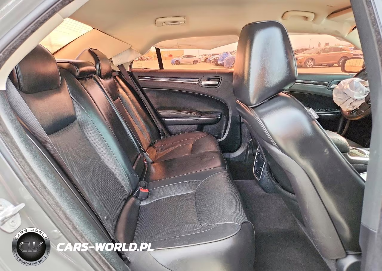 2018 Chrysler 300 Limited VIN:2C3CCAEGXJH167919 - 10