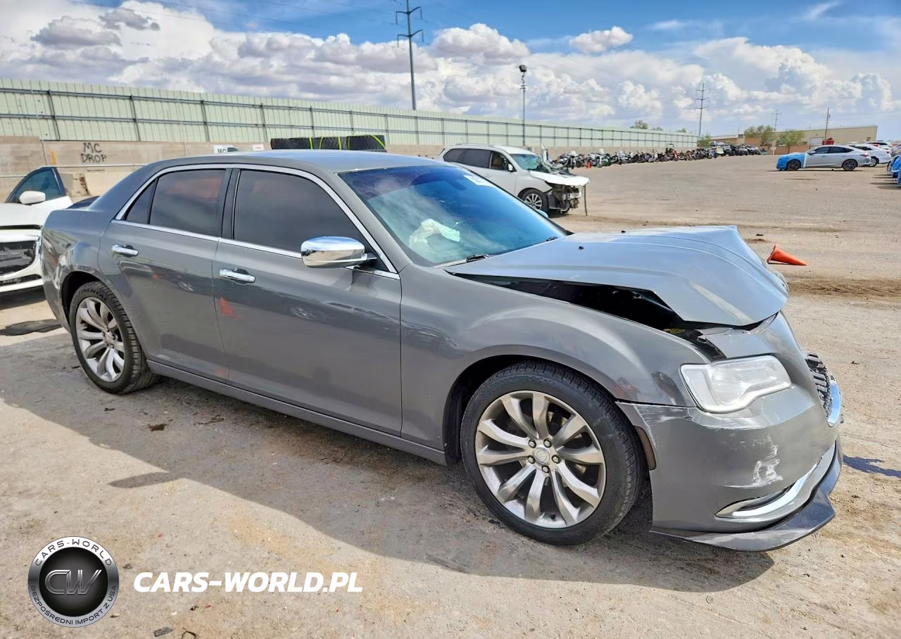 2018 Chrysler 300 Limited VIN:2C3CCAEGXJH167919 - 4