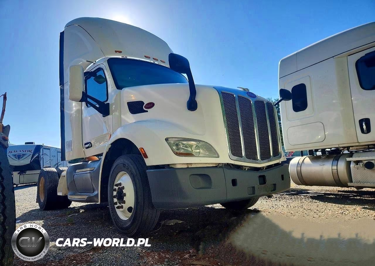 2017 Peterbilt 579 Semi Truck