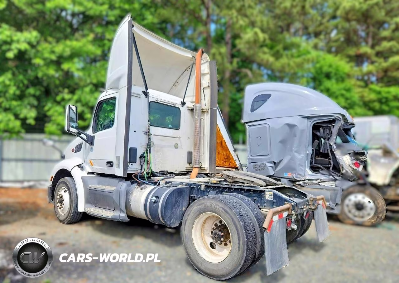 2017 Peterbilt 579 Semi Truck VIN:1XPBA48X0HD428846 - 3
