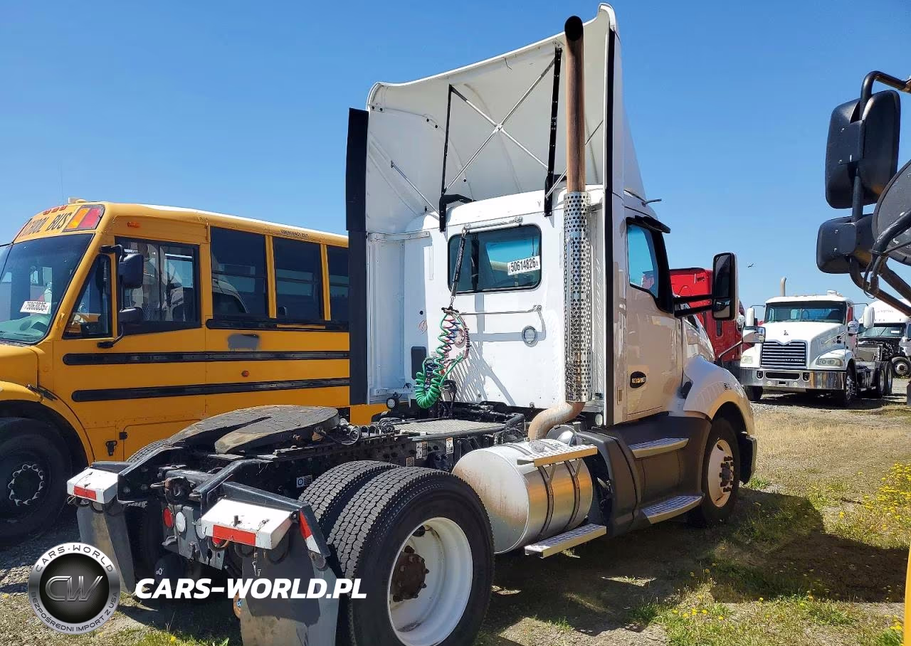 2017 Kenworth T680 Semi Truck VIN:1XKYA48X1HJ160388 - 4