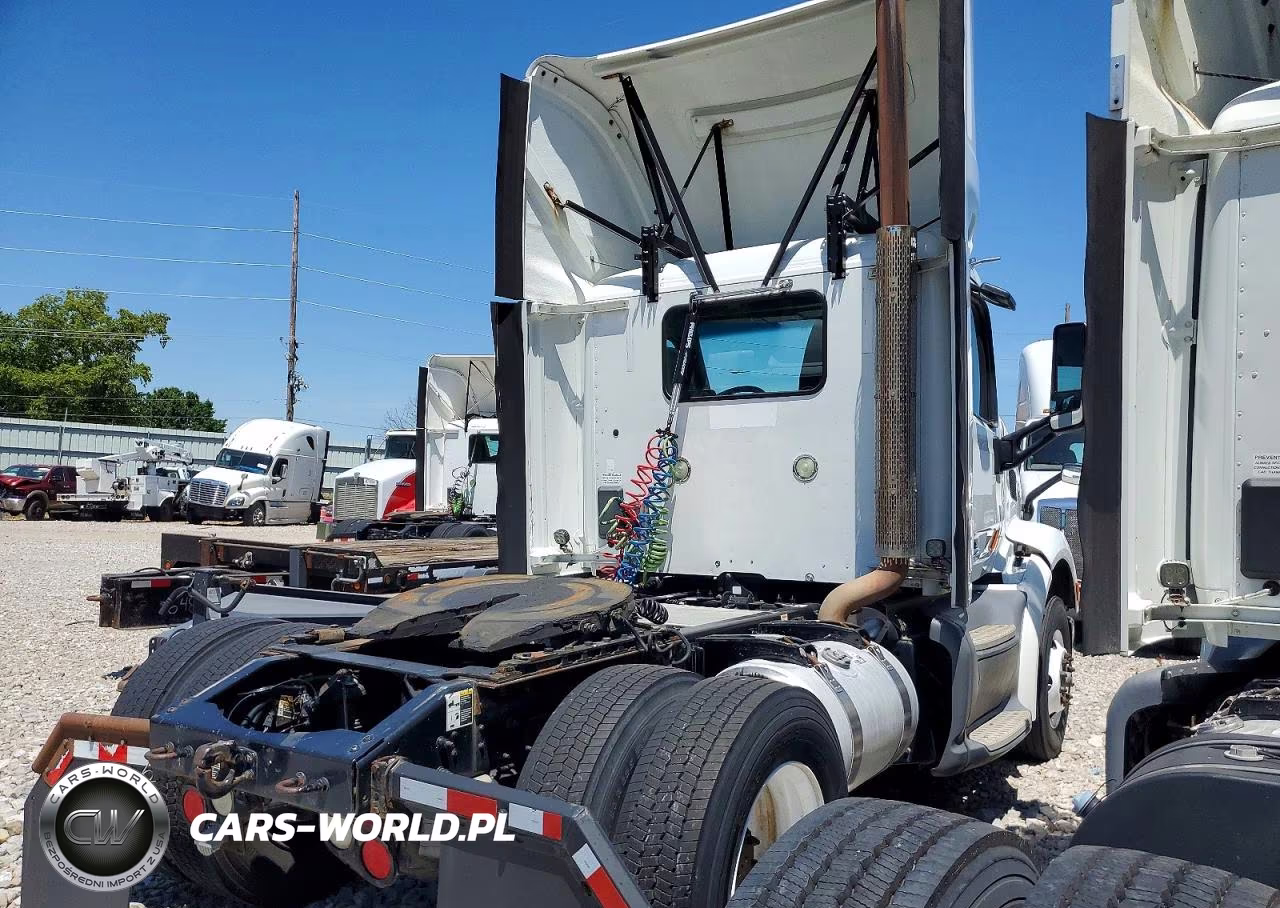 2016 Peterbilt 579 VIN:1XPBA48XXGD339882 - 4