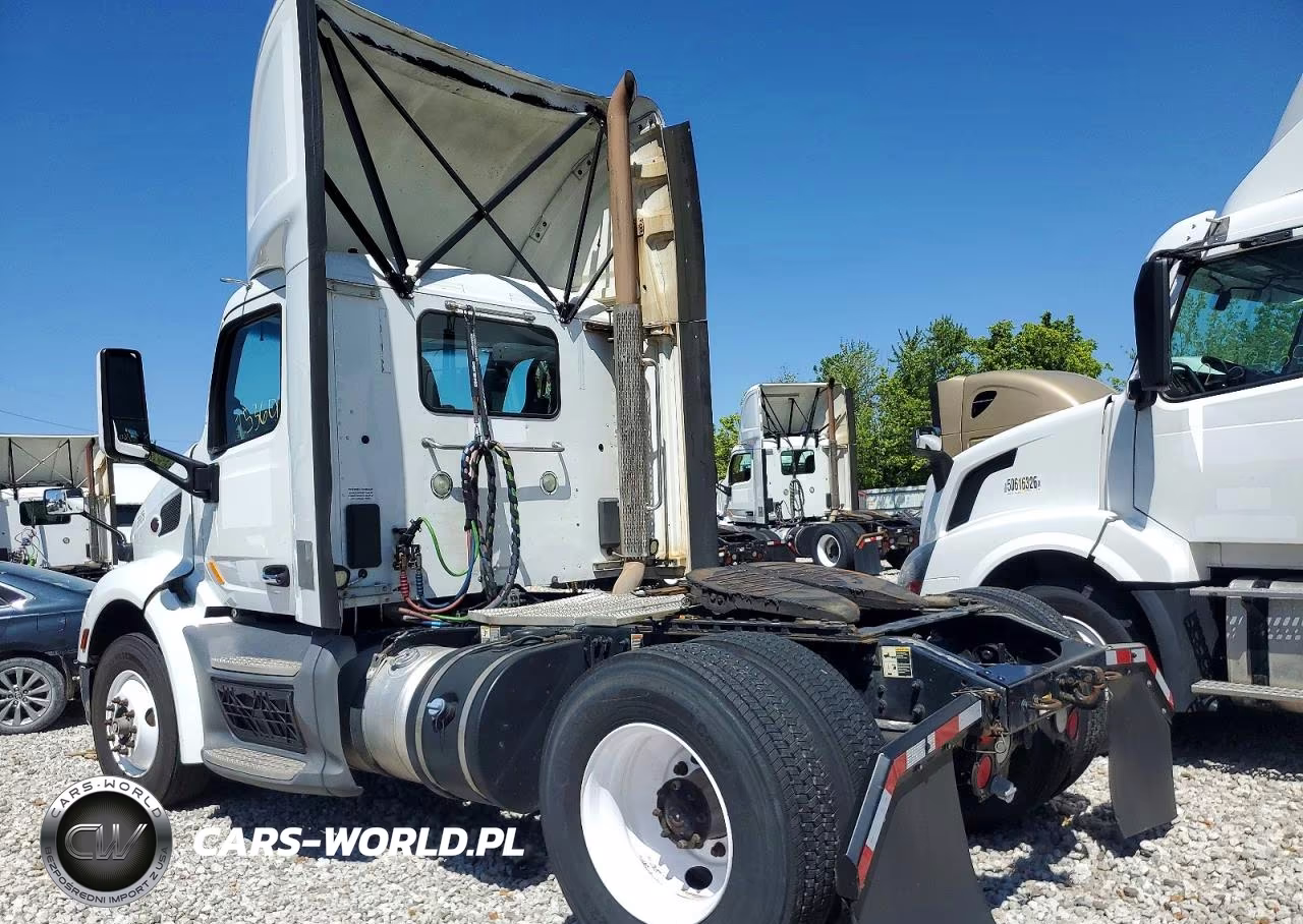 2018 Peterbilt 579 VIN:1XPBA48XXJD446387 - 3