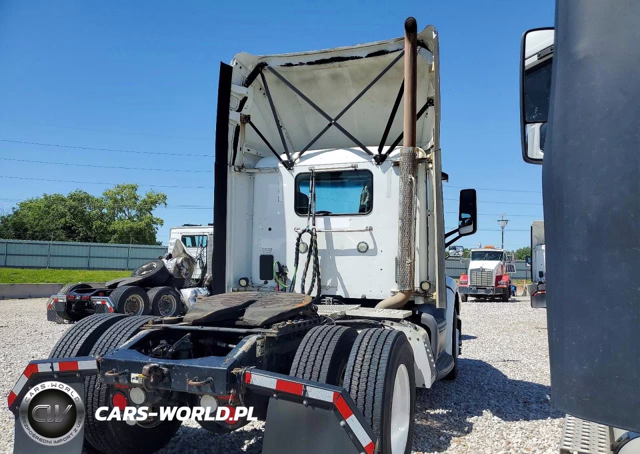 2018 Peterbilt 579 VIN:1XPBA48XXJD446387 - 4