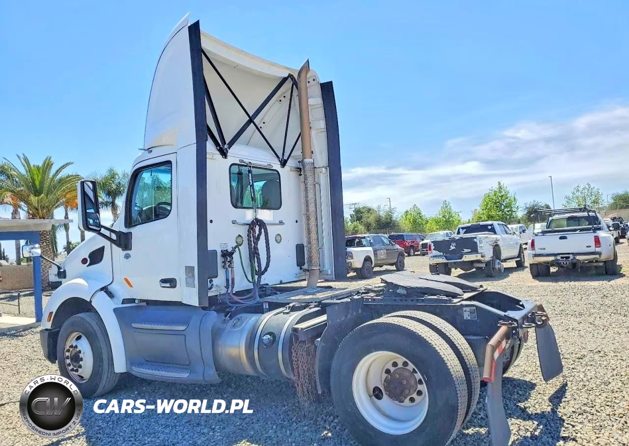 2019 Peterbilt 579 - Semi Truck VIN:1XPBA48XXKD622209 - 3