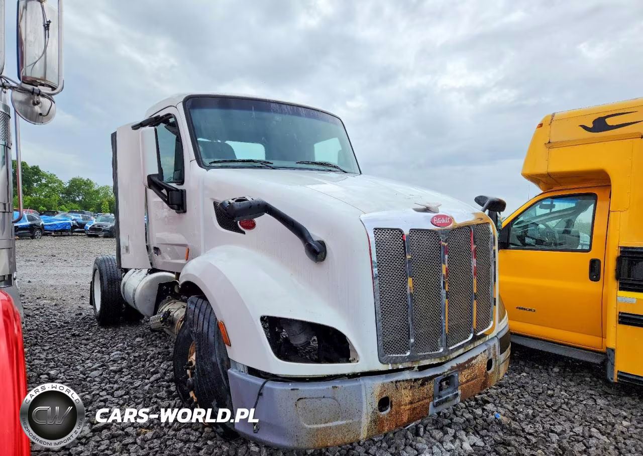 2015 Peterbilt 579 Semi Truck