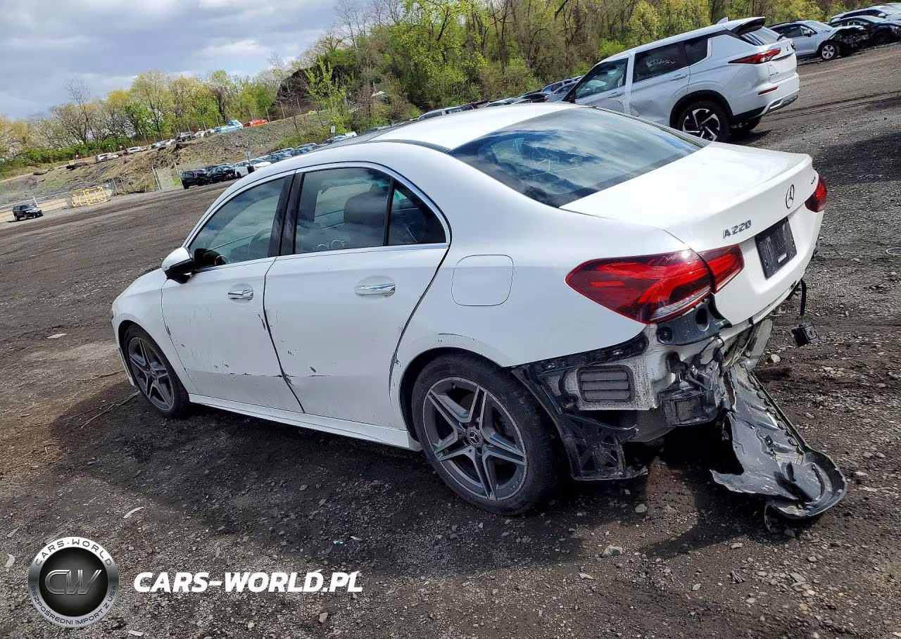 2022 Mercedes-Benz A 220 4Matic VIN:W1K3G4FB5NJ364589 - 2