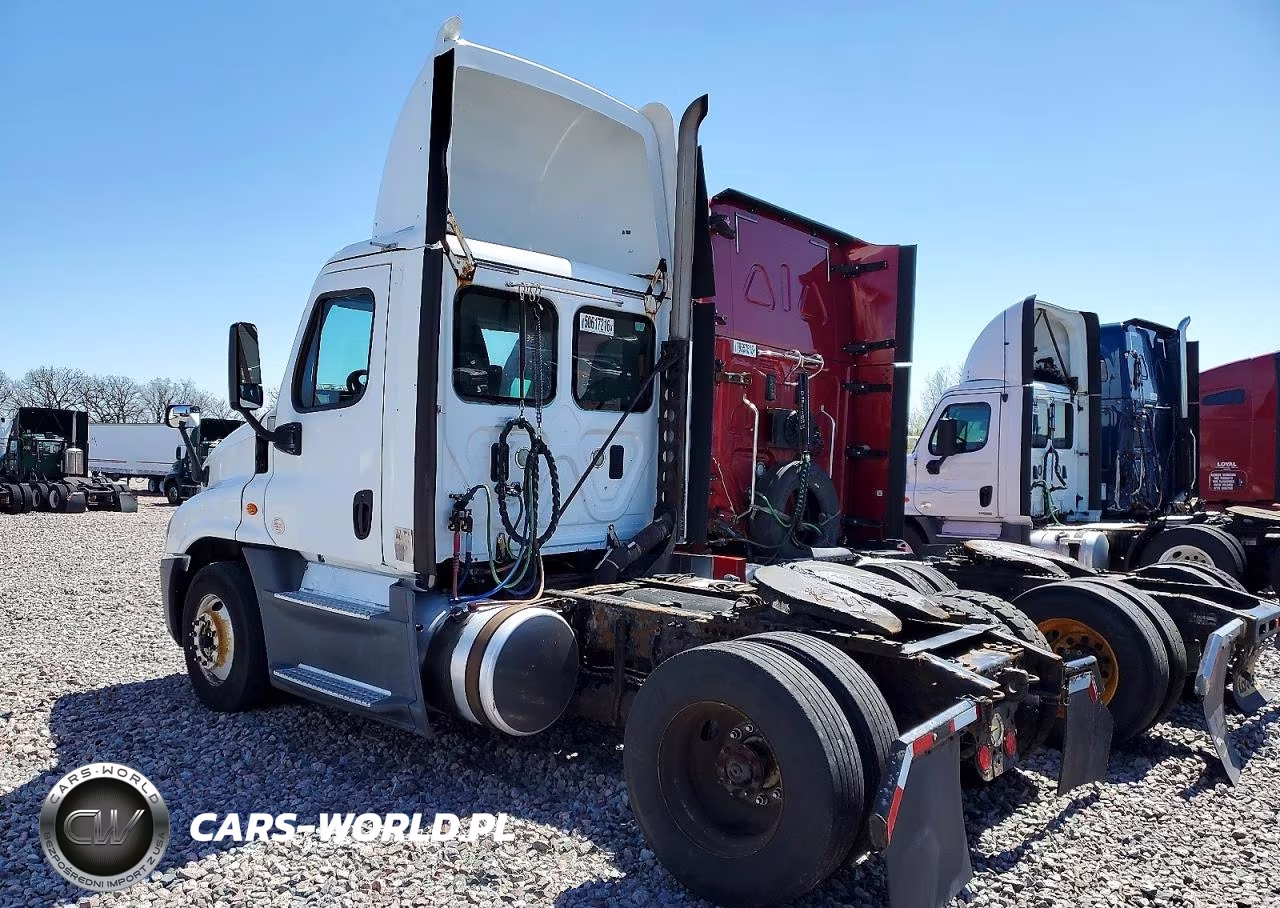 2016 Freightliner Cascadia 125 Semi Truck VIN:1FUBGEDV9HLHL6948 - 3