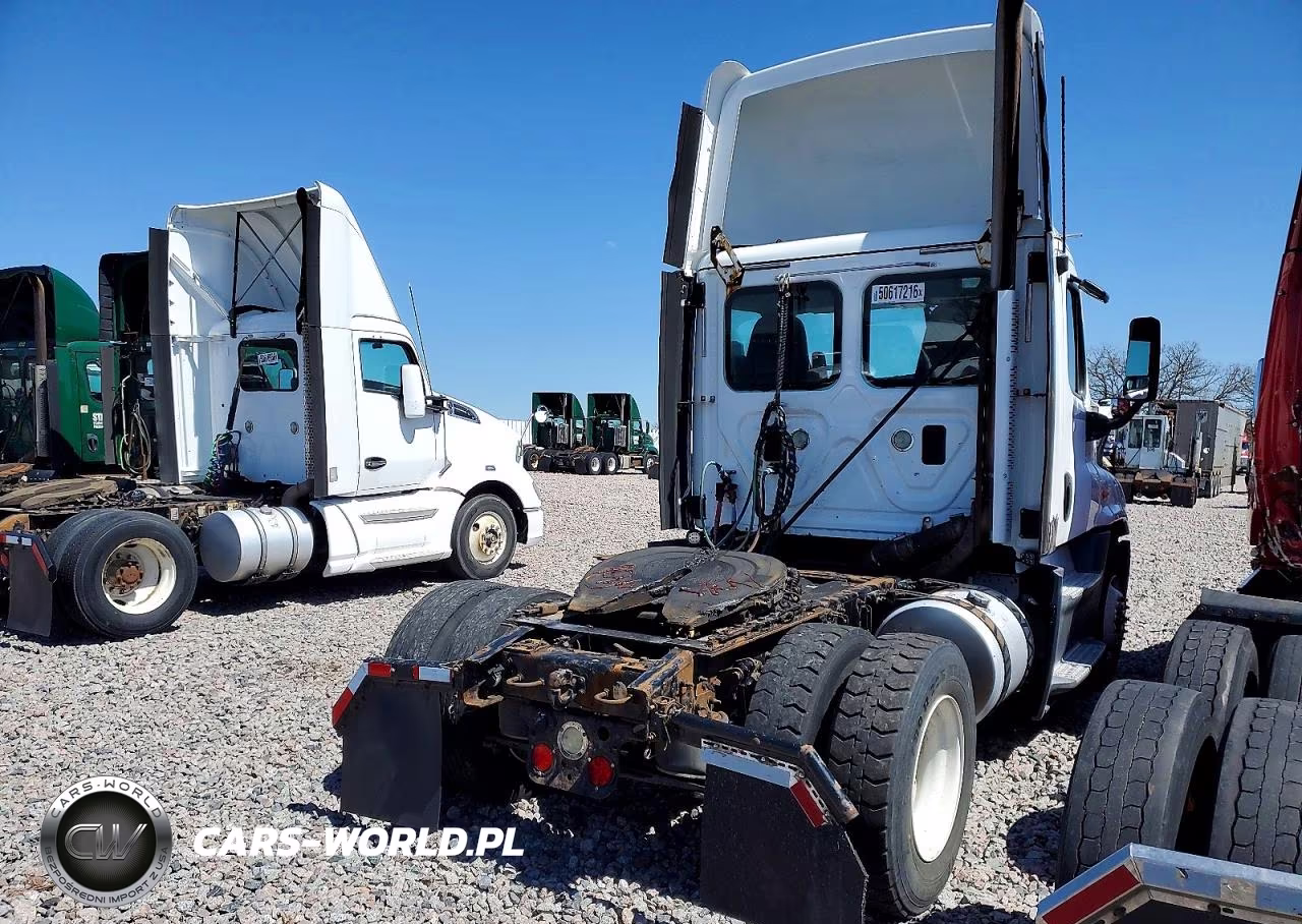 2016 Freightliner Cascadia 125 Semi Truck VIN:1FUBGEDV9HLHL6948 - 4