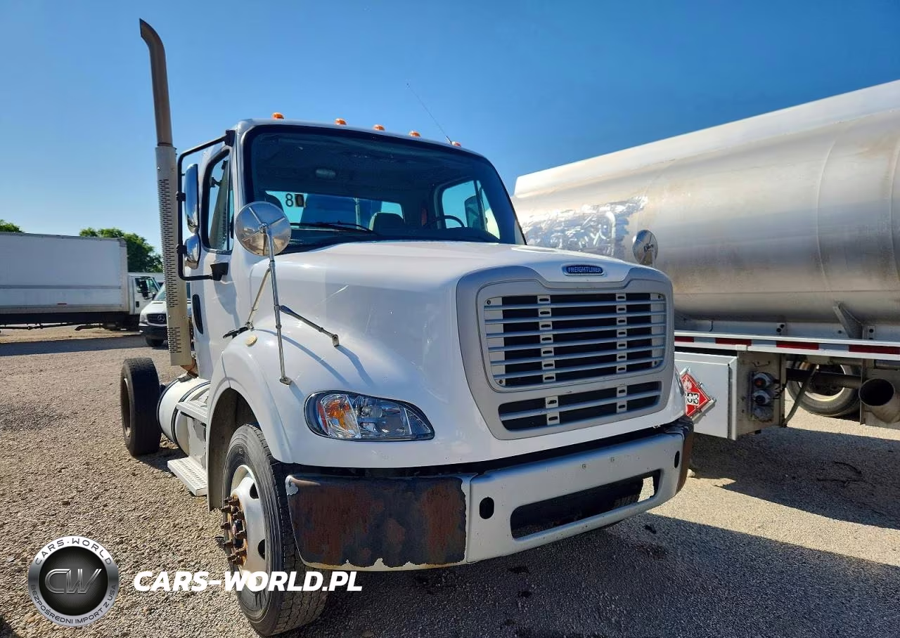 2015 Freightliner Business Class M2 Semi Truck