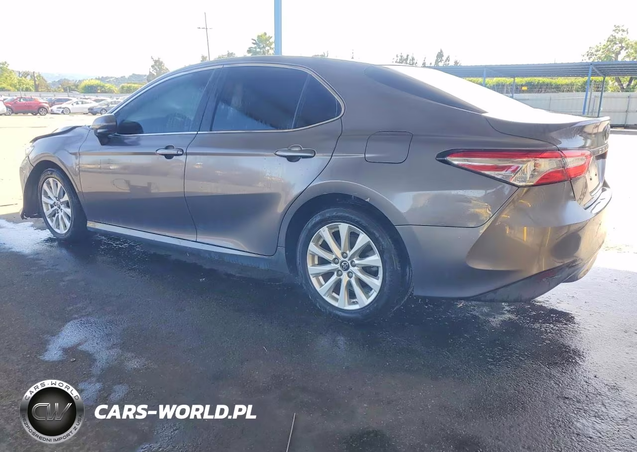 2018 Toyota Camry Le VIN:4T1B11HK3JU037034 - 2