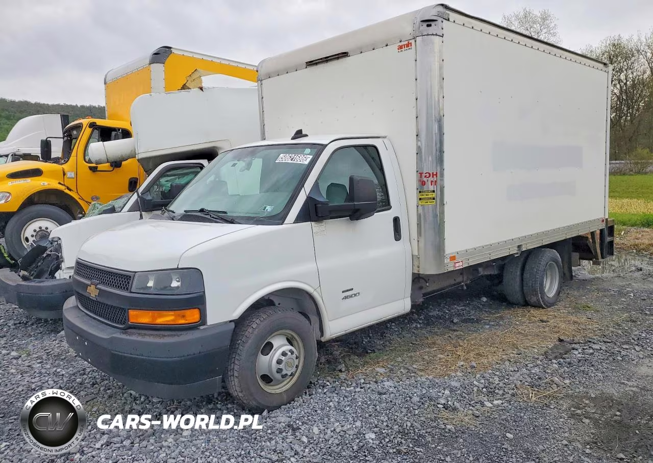 2020 Chevrolet Express G4500 Box Truck