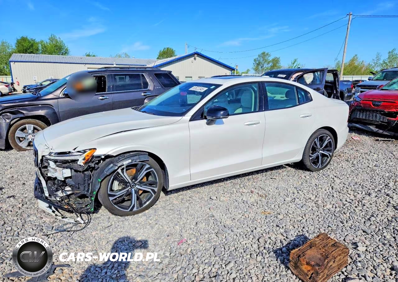 2025 Volvo S60 Plus – zdjęcie 1 z 12