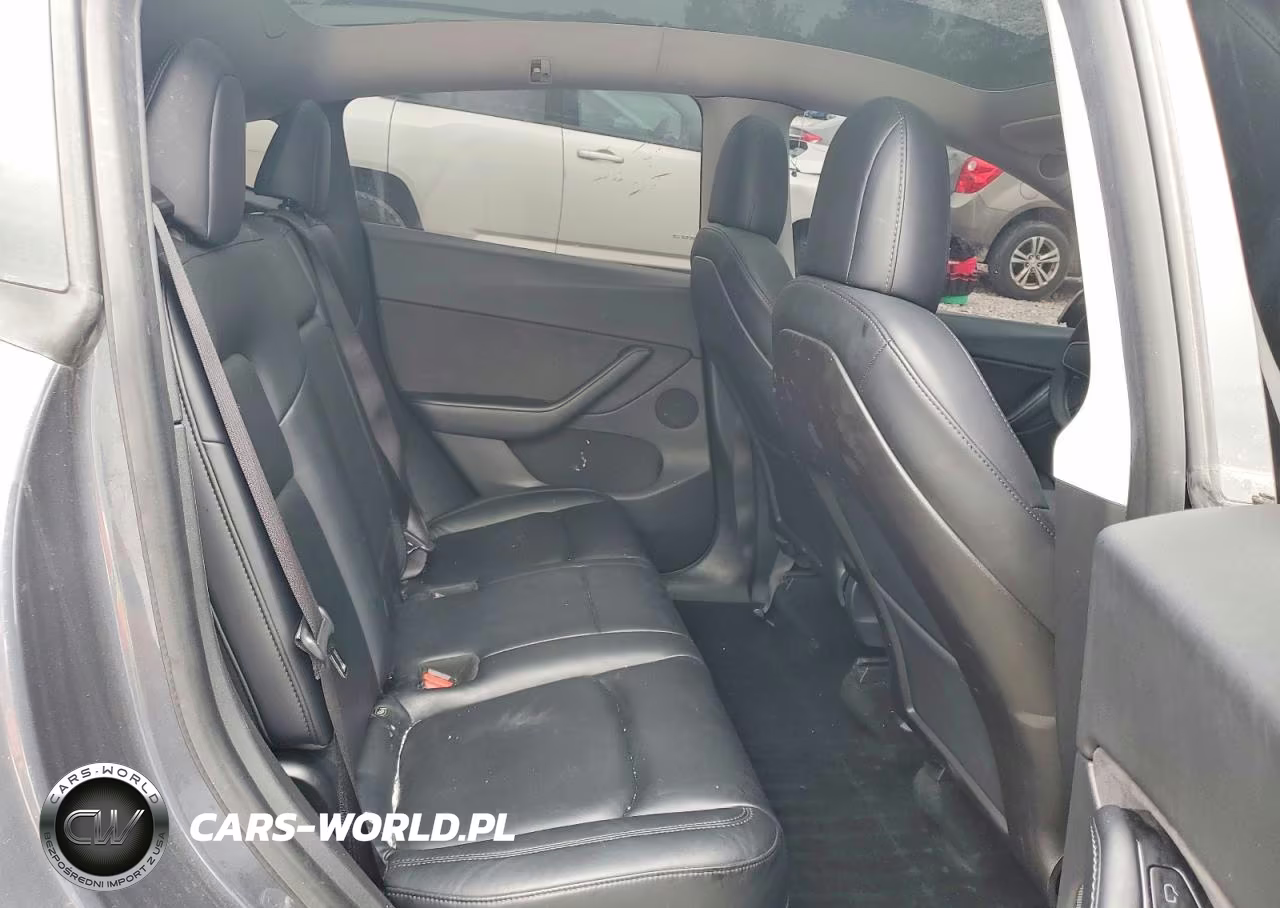 2020 Tesla Model Y VIN:5YJYGDEF7LF034820 - 10