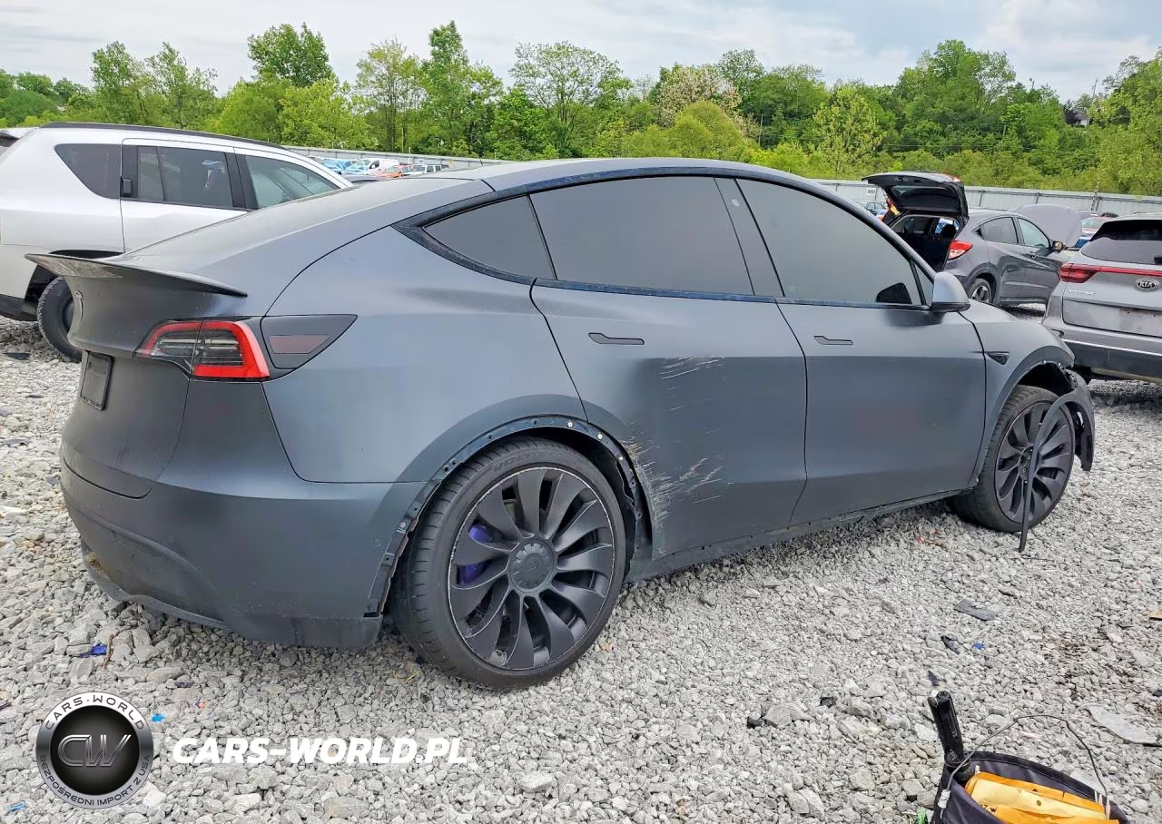 2020 Tesla Model Y VIN:5YJYGDEF7LF034820 - 3