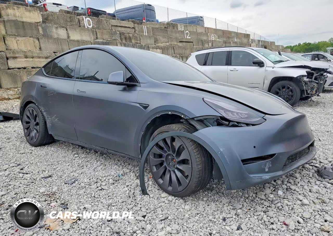 2020 Tesla Model Y VIN:5YJYGDEF7LF034820 - 4