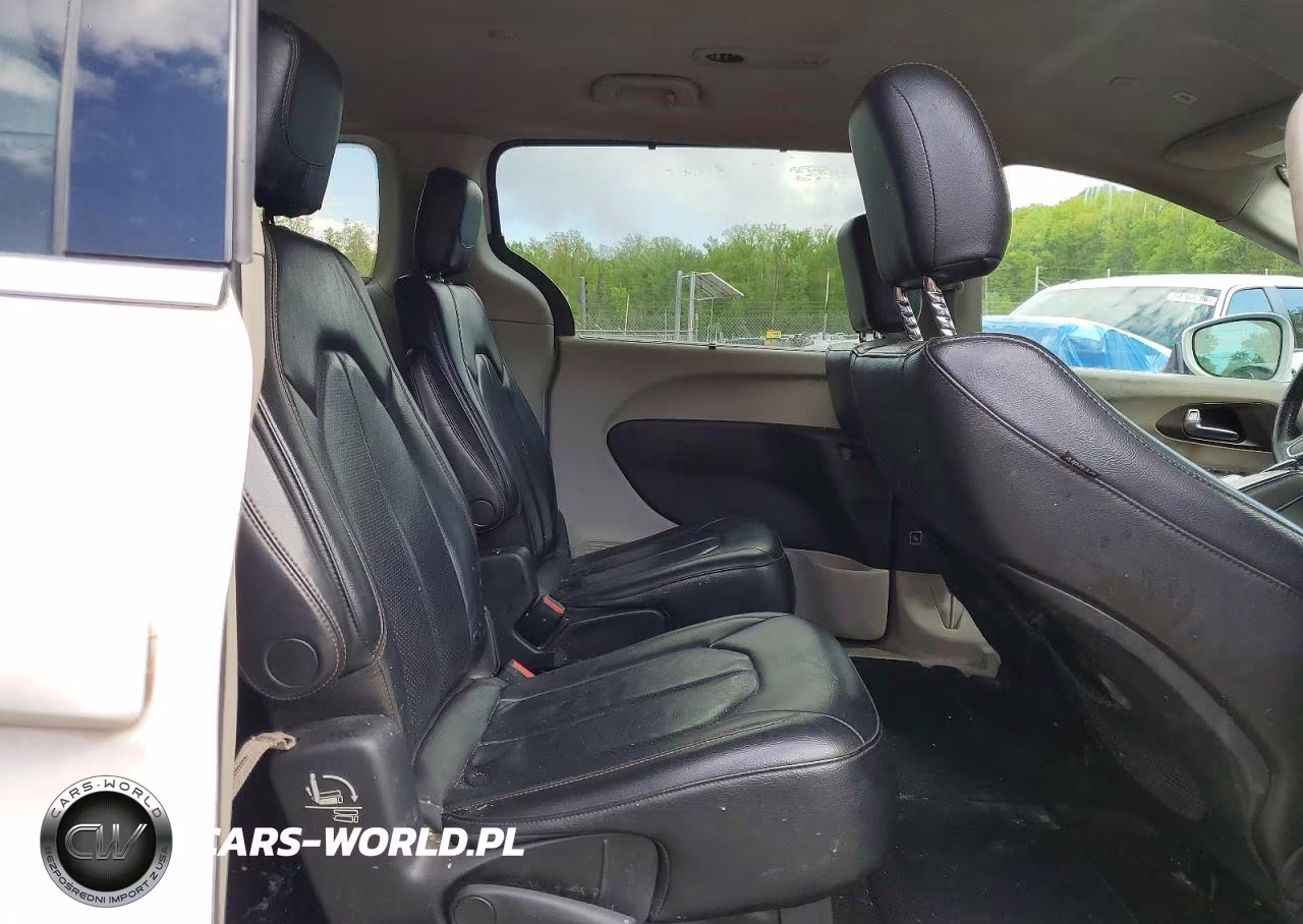 2019 Chrysler Pacifica Touring L VIN:2C4RC1BG8KR539943 - 10