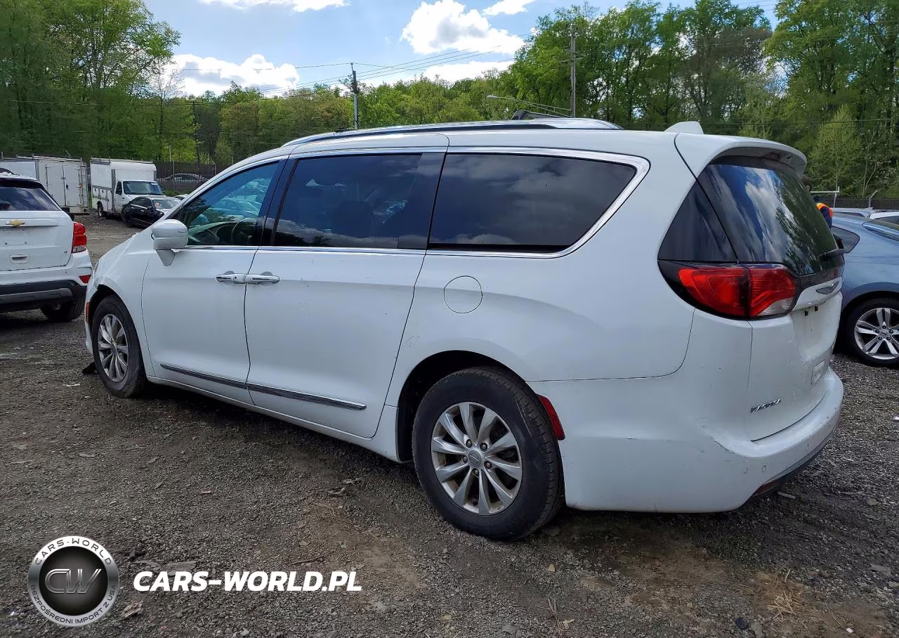 2019 Chrysler Pacifica Touring L VIN:2C4RC1BG8KR539943 - 2