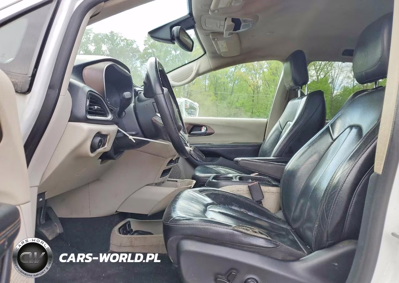 2019 Chrysler Pacifica Touring L VIN:2C4RC1BG8KR539943 - 7